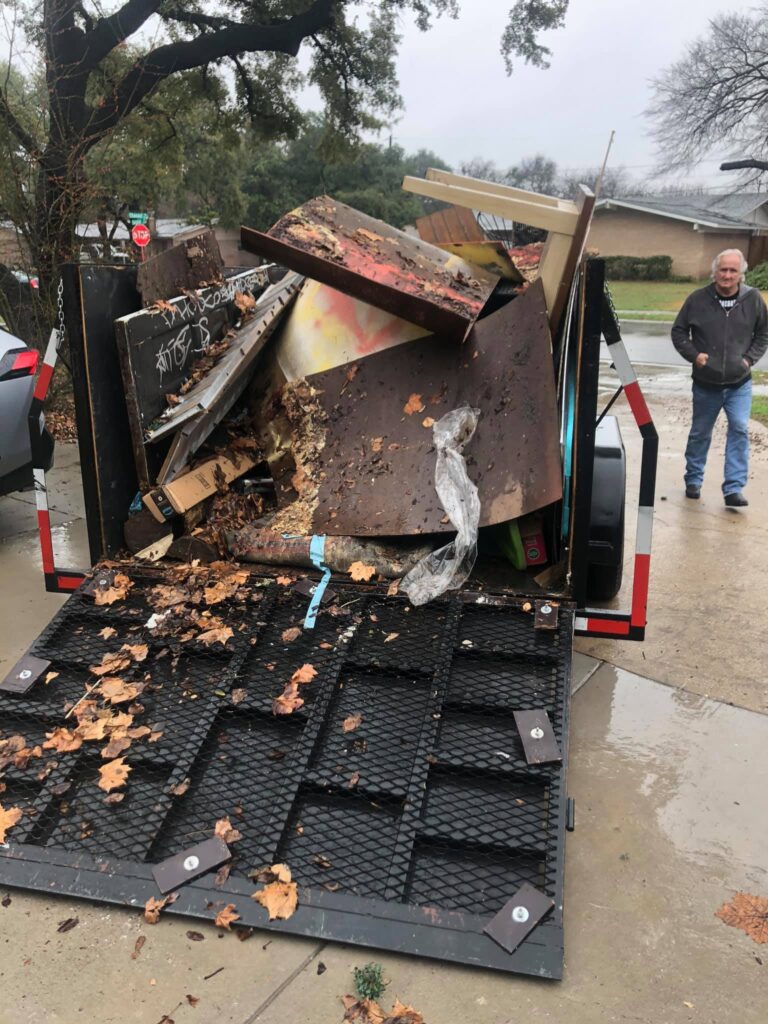 junk filled up in the trailer