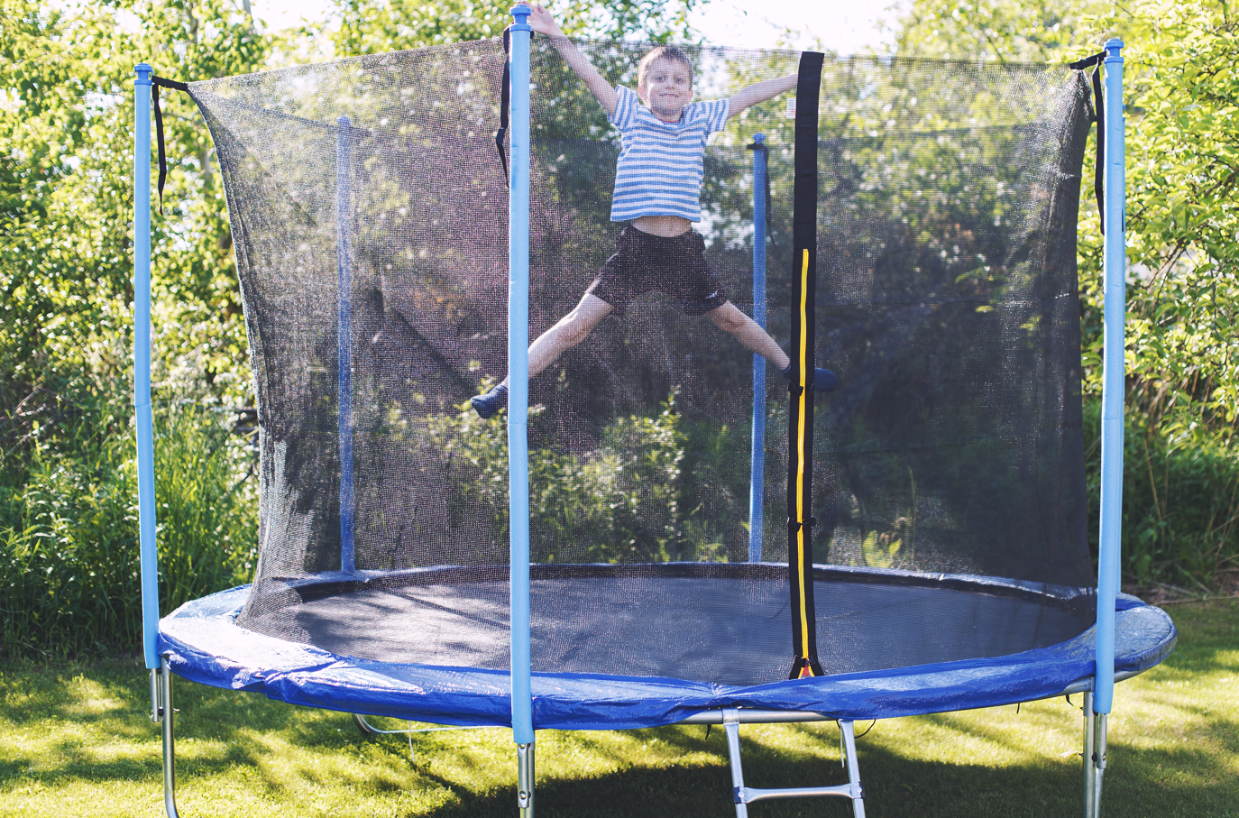 get your outdoor trampoline remoed
