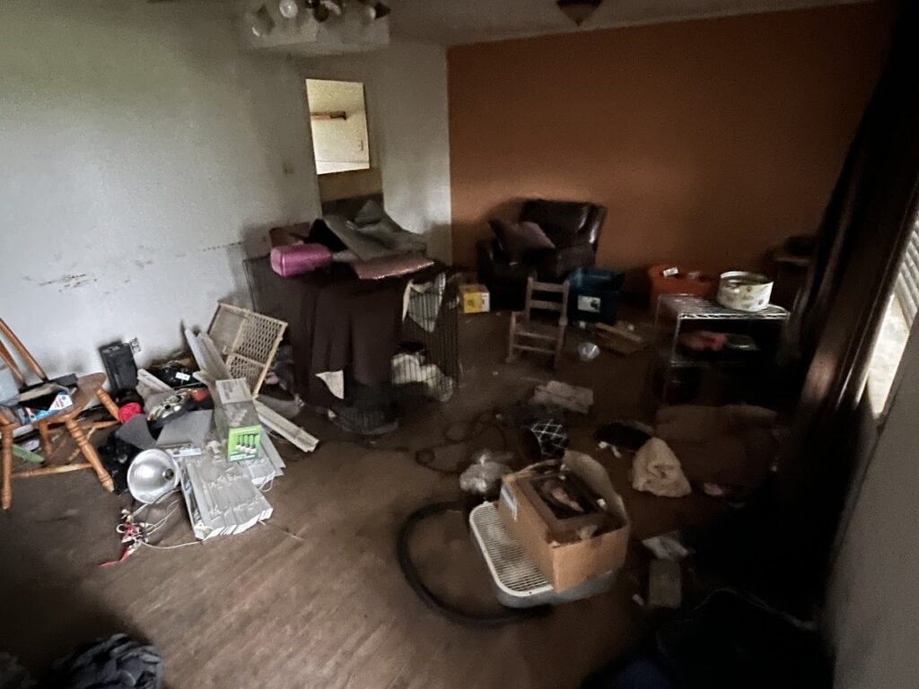 hoarder cleanout Mclendon Chisolm tx