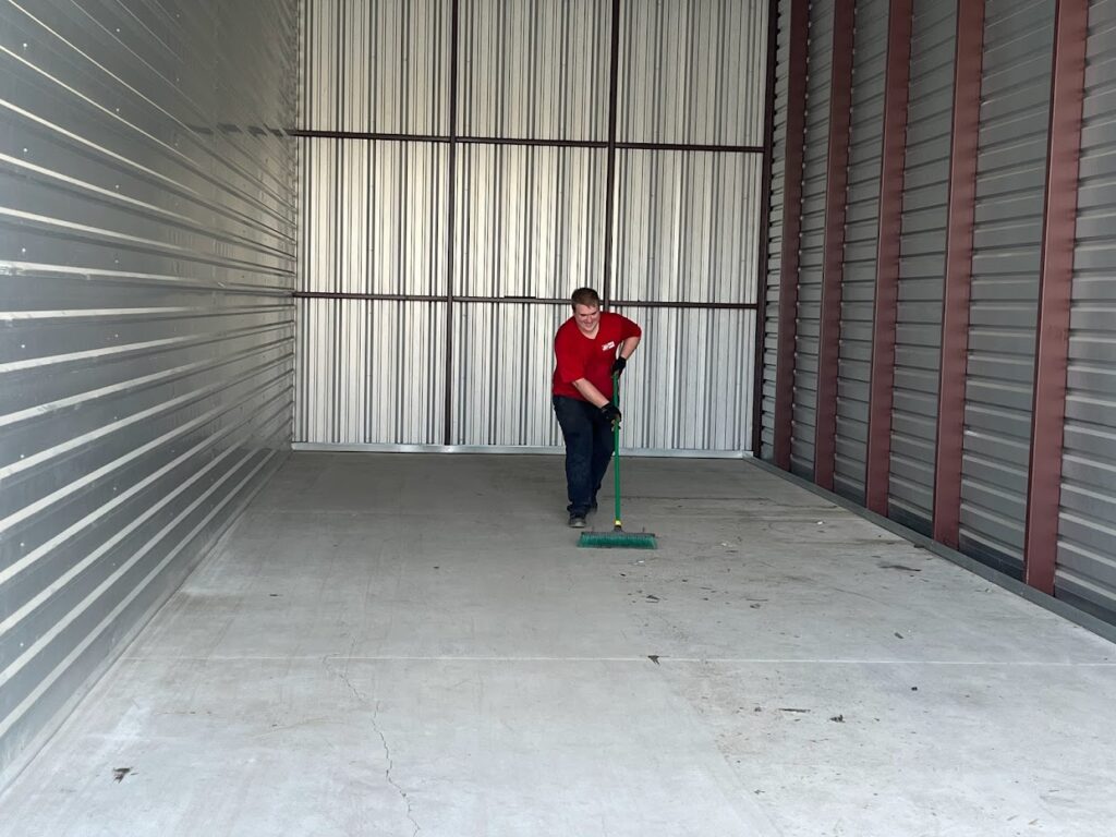 JM junk sweeping out storage unit