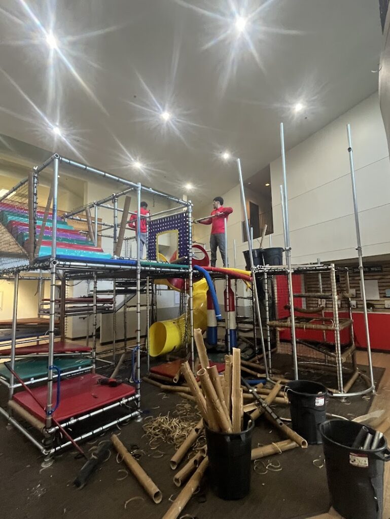 JM junk demolishing indoor playset