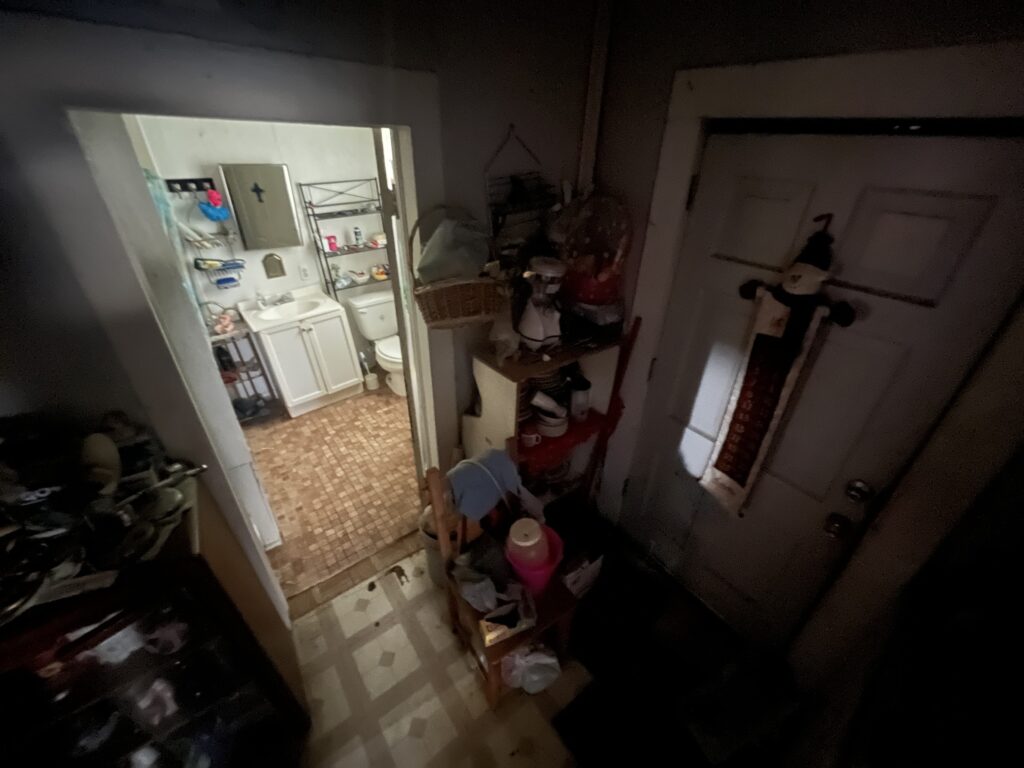 hoarder cleanout with jm junk removers